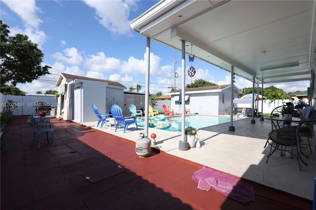 Active With Contract: $699,000 (2 beds, 3 baths, 1645 Square Feet)