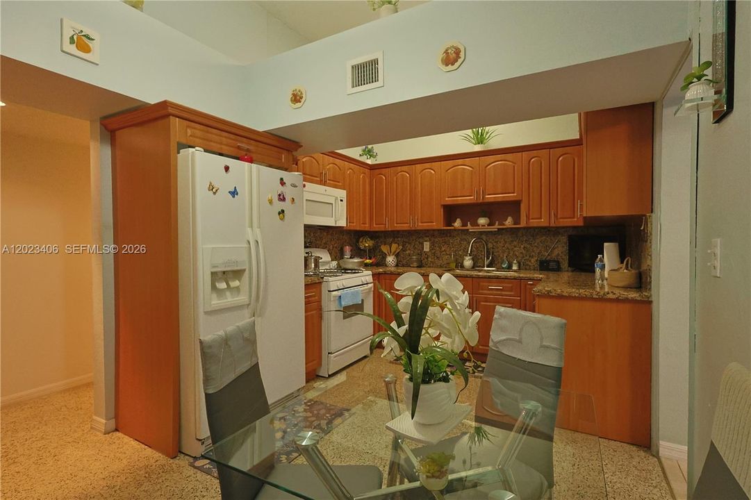 Active With Contract: $699,000 (2 beds, 3 baths, 1645 Square Feet)