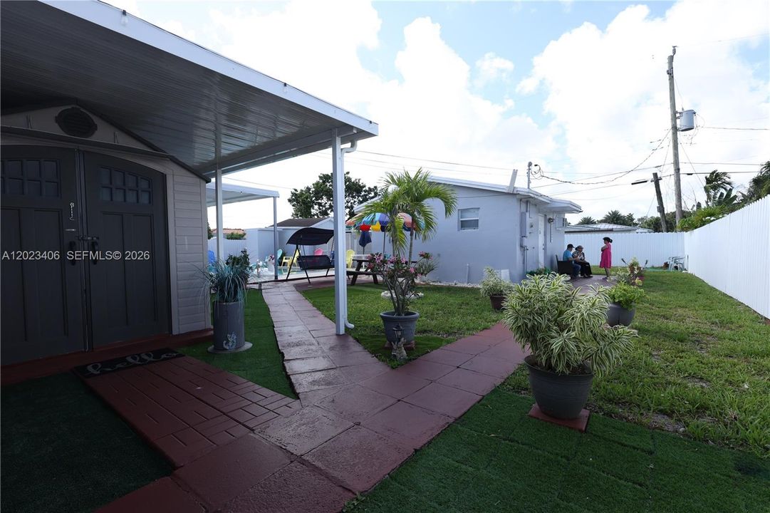 Active With Contract: $699,000 (2 beds, 3 baths, 1645 Square Feet)