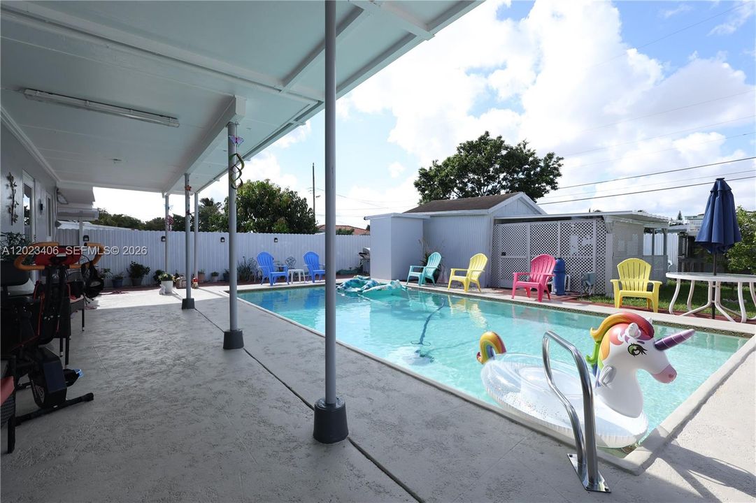 Active With Contract: $699,000 (2 beds, 3 baths, 1645 Square Feet)