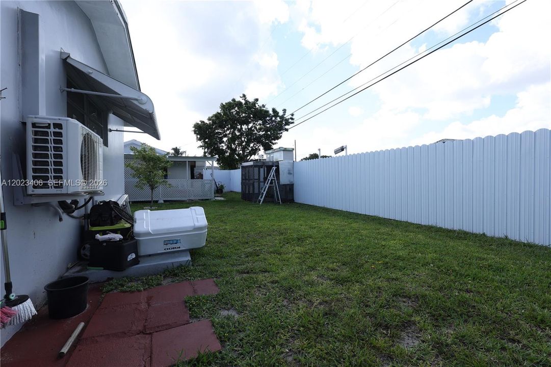 Active With Contract: $699,000 (2 beds, 3 baths, 1645 Square Feet)