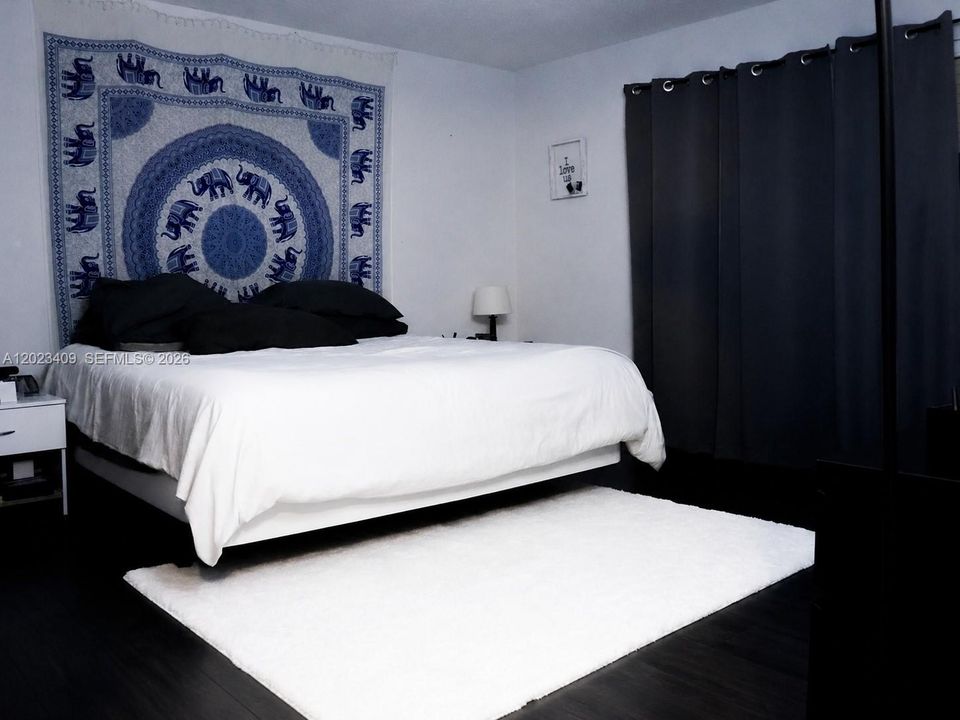 В аренду: $1,900 (2 спален, 2 ванн, 933 Квадратных фут)