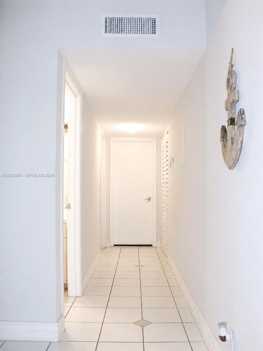 В аренду: $1,900 (2 спален, 2 ванн, 933 Квадратных фут)