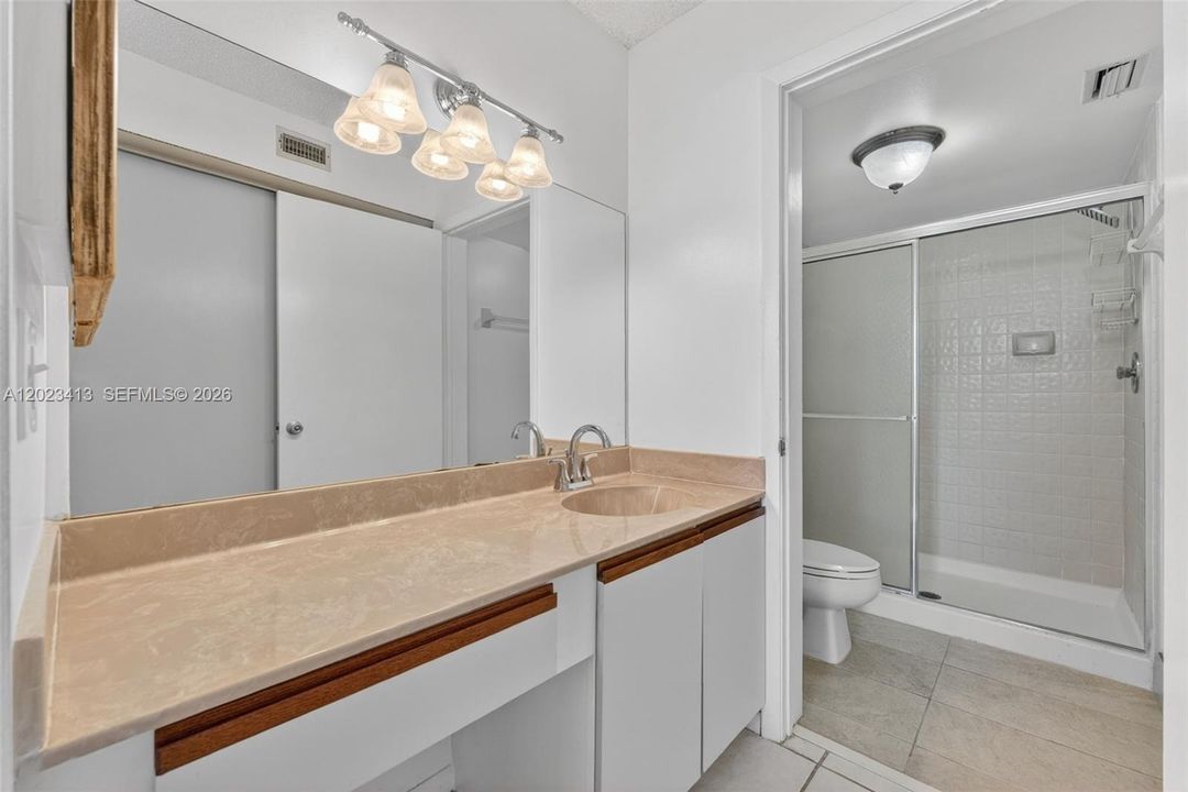 For Sale: $224,999 (2 beds, 2 baths, 1300 Square Feet)