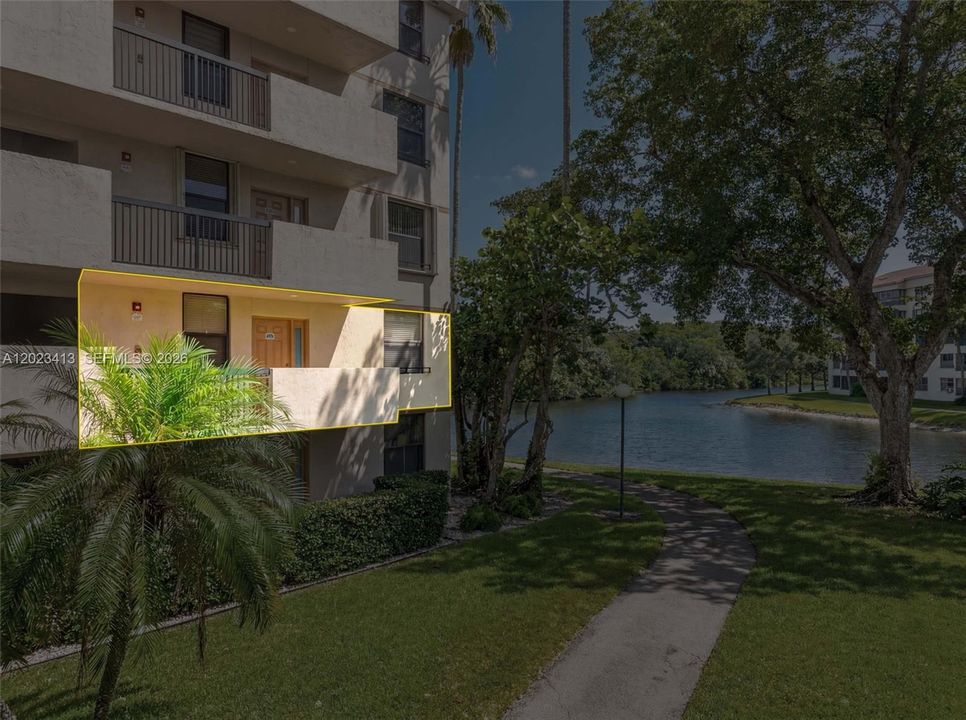 For Sale: $224,999 (2 beds, 2 baths, 1300 Square Feet)