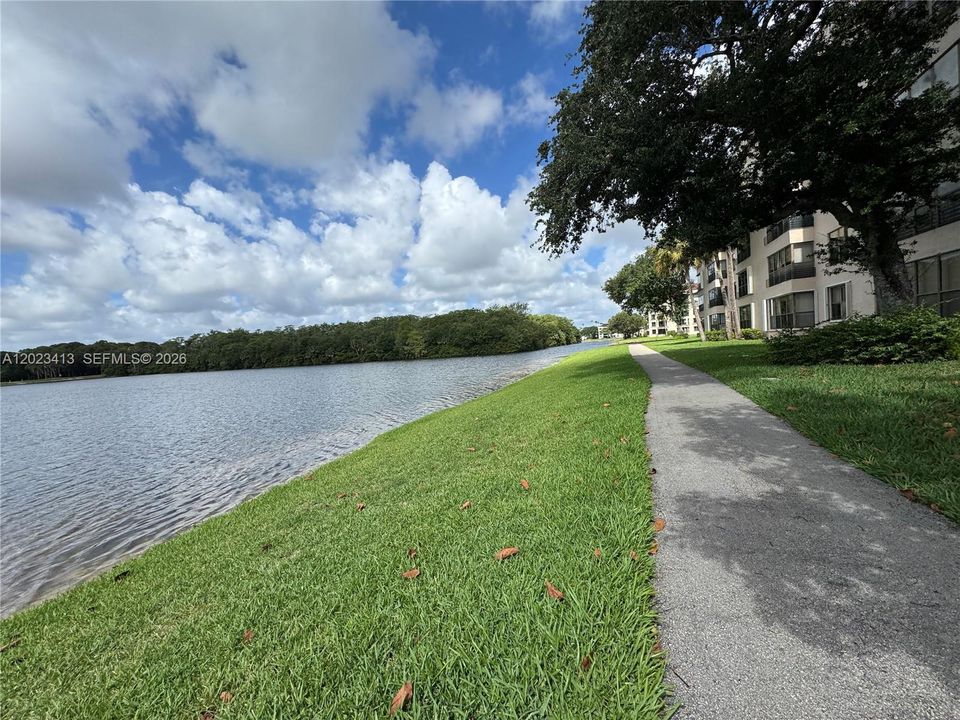 For Sale: $224,999 (2 beds, 2 baths, 1300 Square Feet)