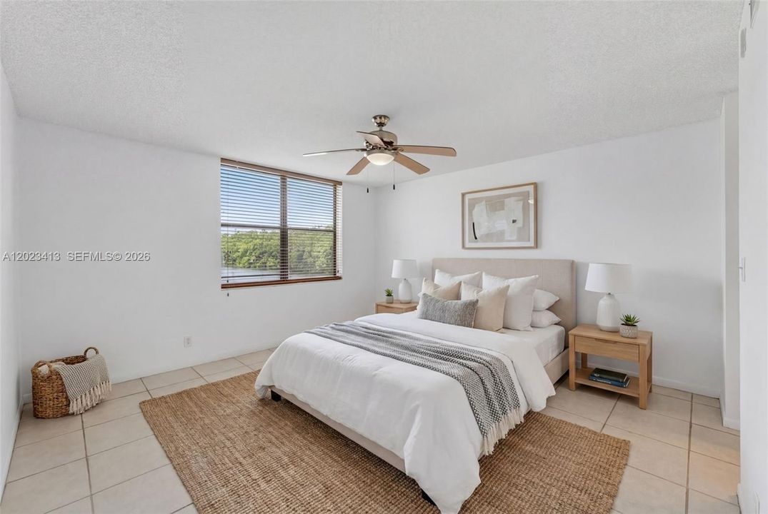 For Sale: $224,999 (2 beds, 2 baths, 1300 Square Feet)