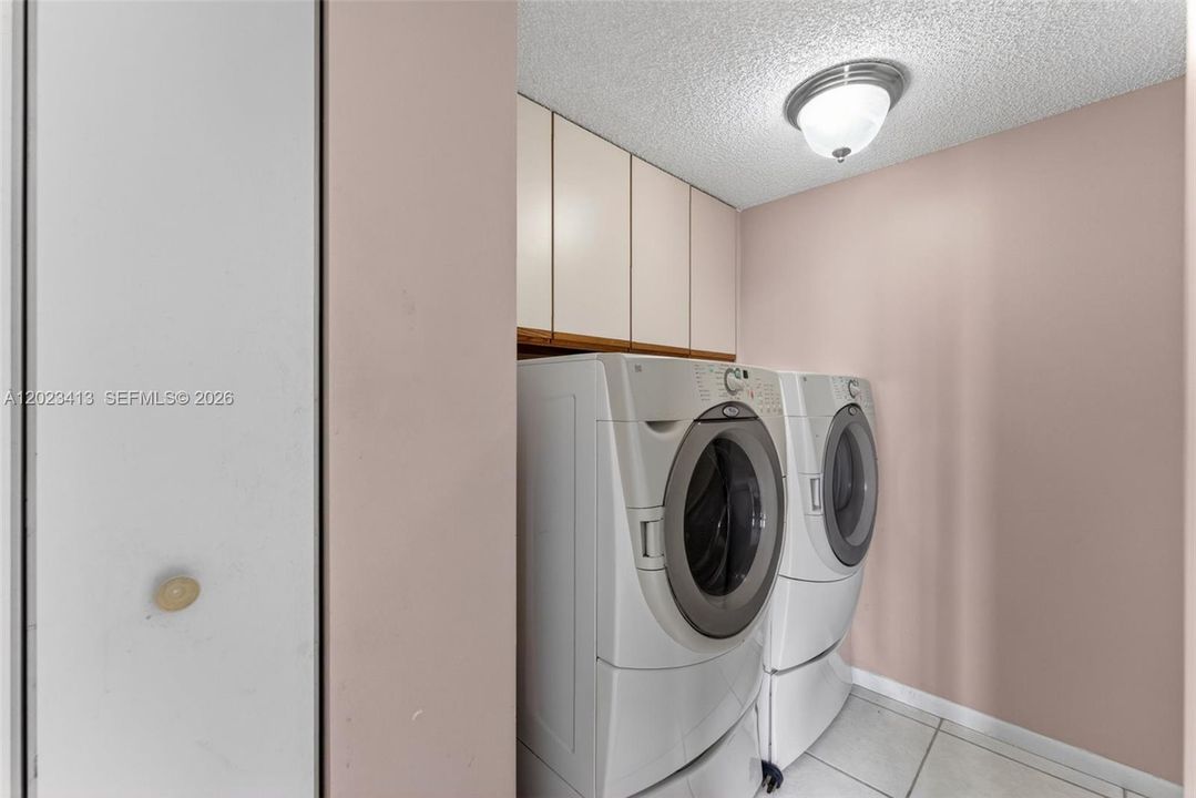 For Sale: $224,999 (2 beds, 2 baths, 1300 Square Feet)