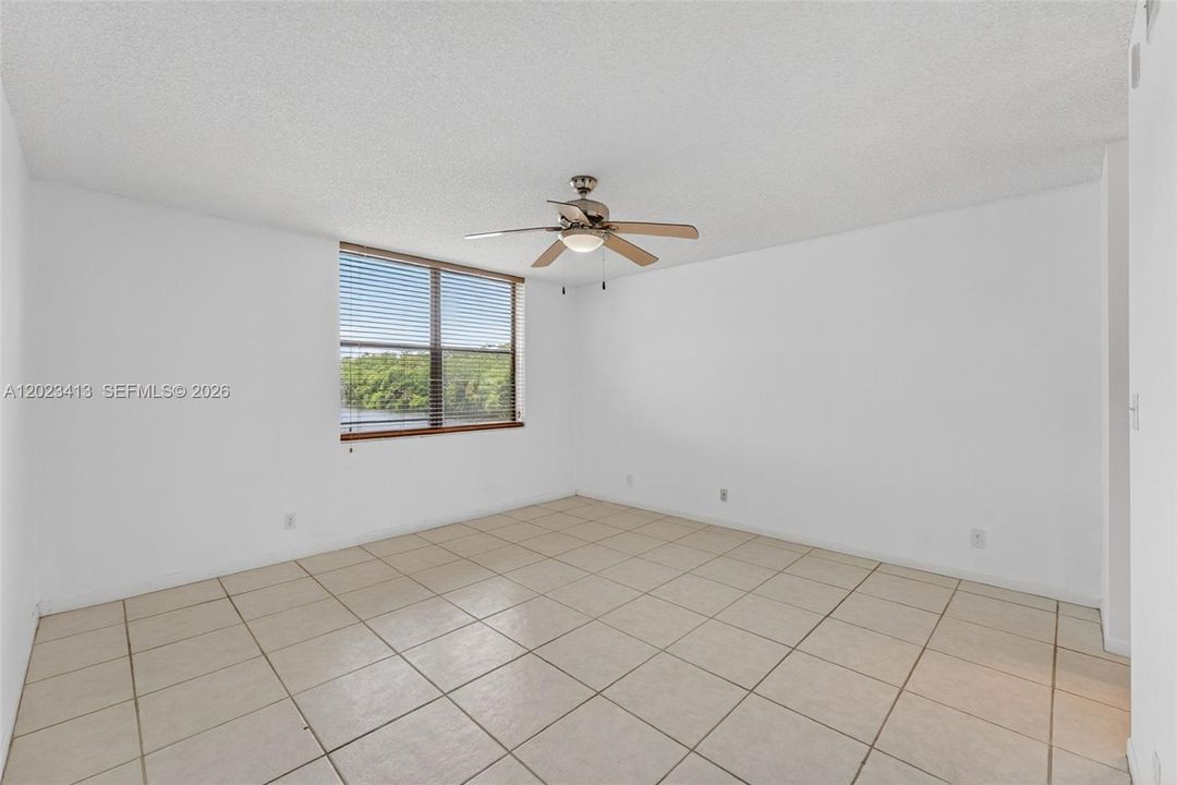 For Sale: $224,999 (2 beds, 2 baths, 1300 Square Feet)