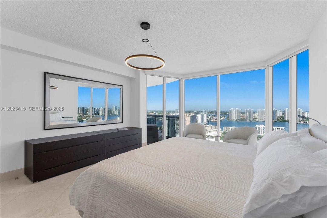 For Sale: $3,995,000 (3 beds, 3 baths, 2160 Square Feet)