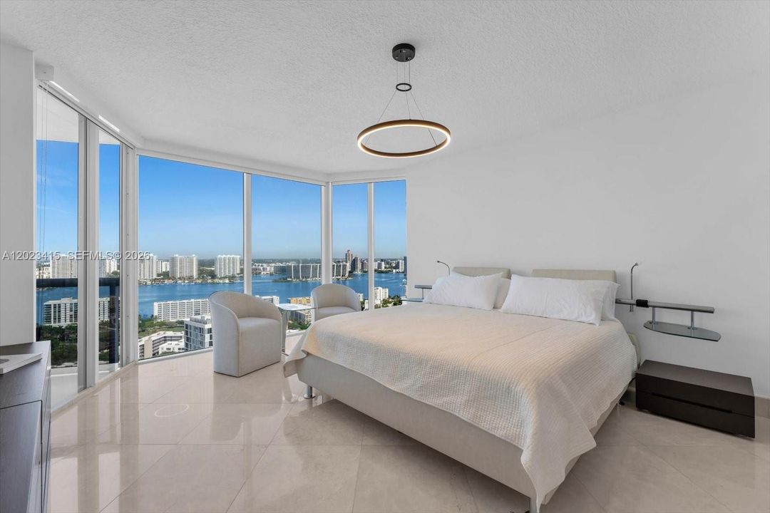 For Sale: $3,995,000 (3 beds, 3 baths, 2160 Square Feet)