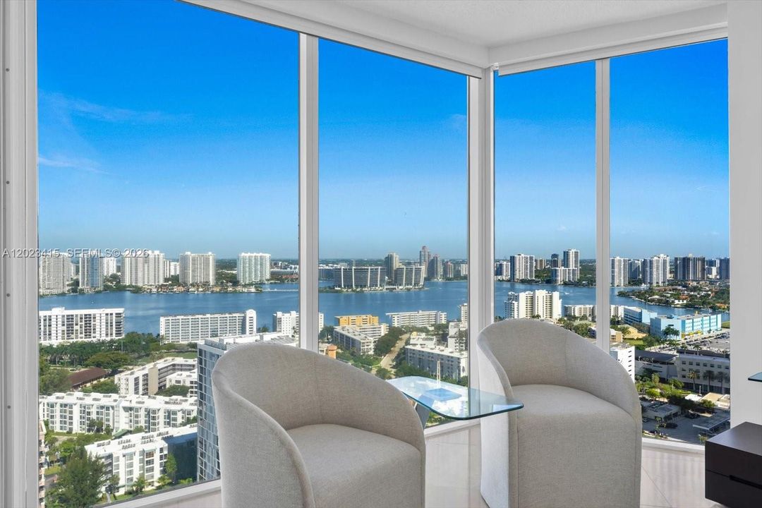 For Sale: $3,995,000 (3 beds, 3 baths, 2160 Square Feet)