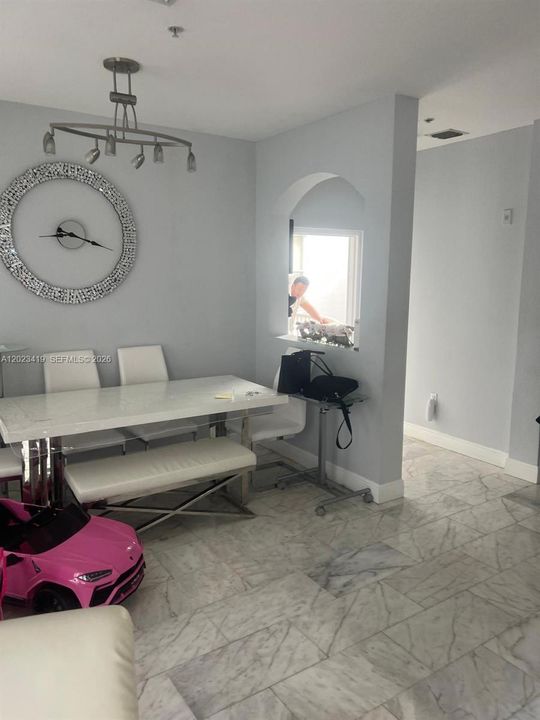 En Renta: $2,575 (2 camas, 2 baños, 1205 Pies cuadrados)