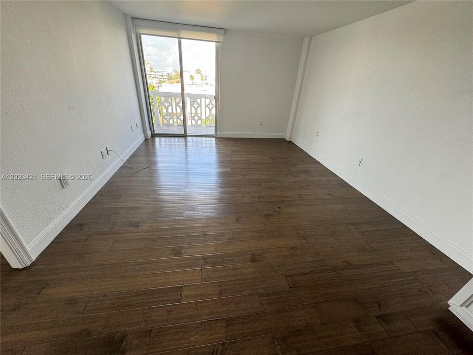 Activo con contrato: $3,100 (2 camas, 2 baños, 1006 Pies cuadrados)