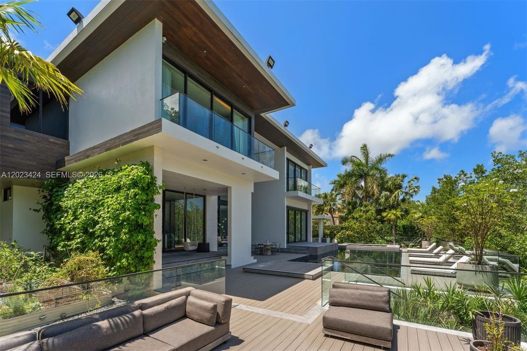 На продажу: $16,500,000 (5 спален, 6 ванн, 6338 Квадратных фут)