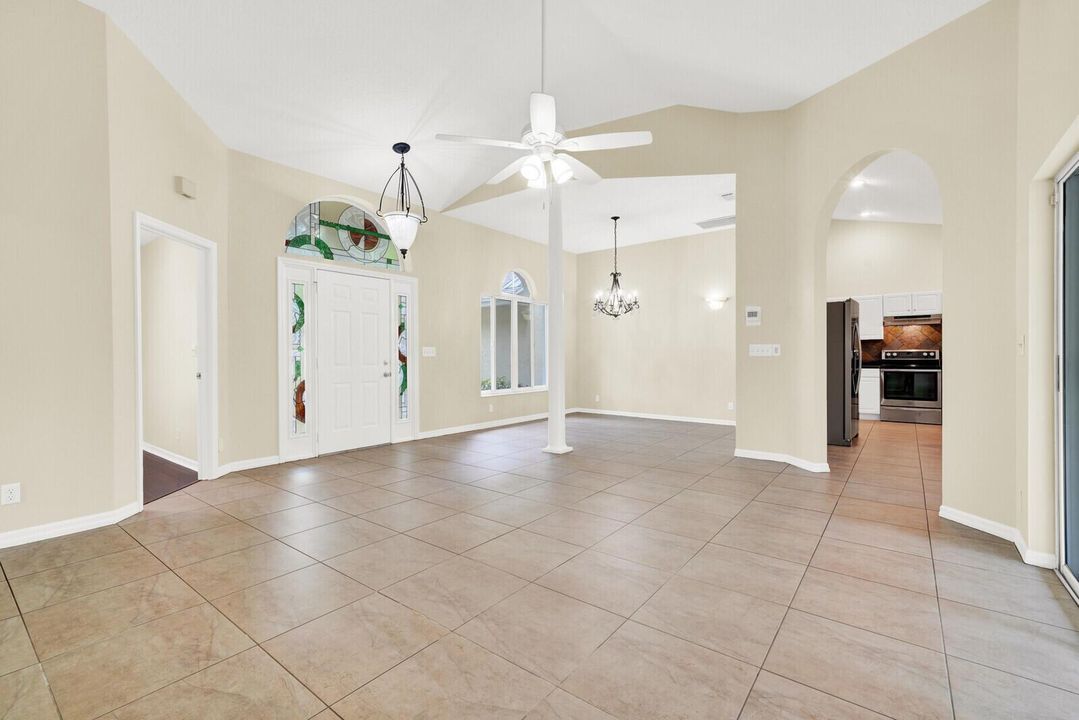 Entry/Dining