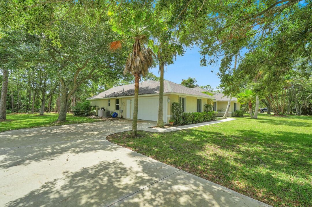 Driveway/Garage