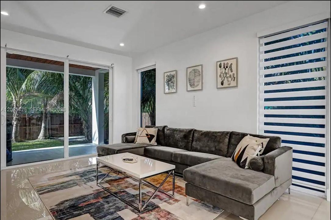 В аренду: $11,995 (4 спален, 3 ванн, 2255 Квадратных фут)