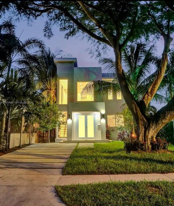 В аренду: $11,995 (4 спален, 3 ванн, 2255 Квадратных фут)