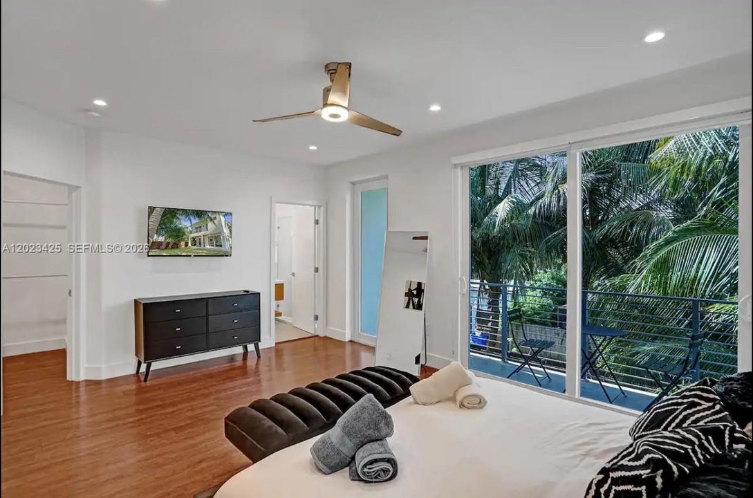 В аренду: $11,995 (4 спален, 3 ванн, 2255 Квадратных фут)