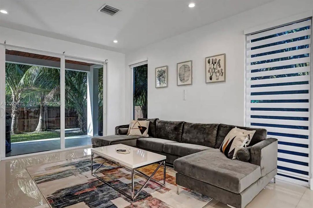 В аренду: $11,995 (4 спален, 3 ванн, 2255 Квадратных фут)