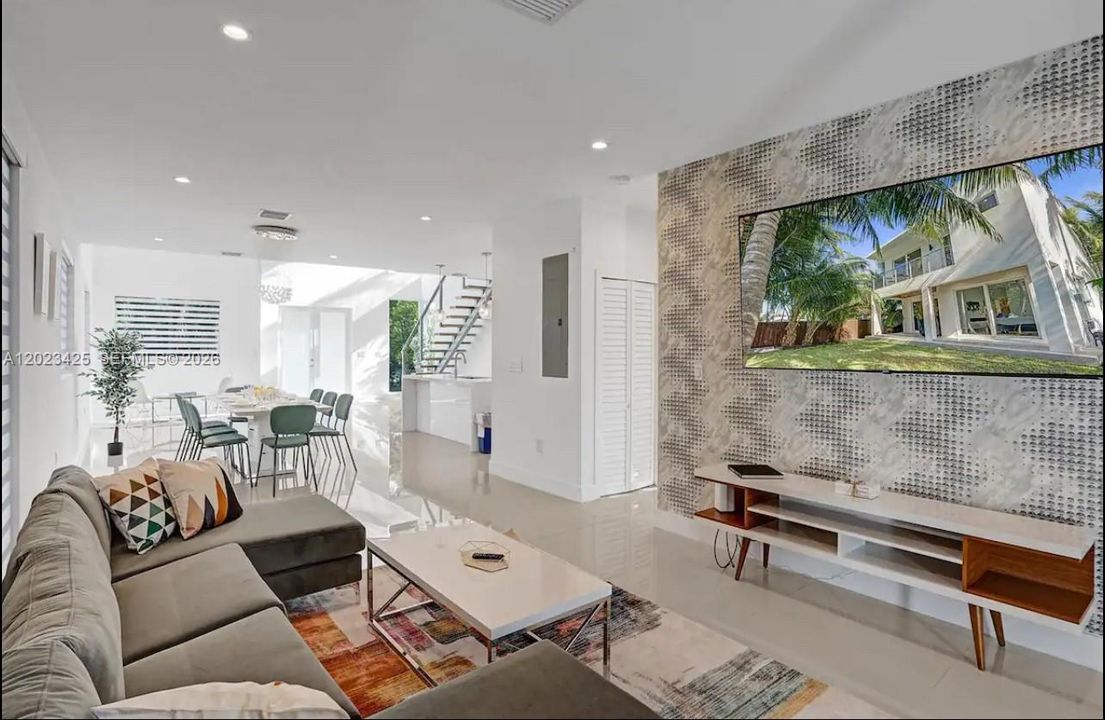 В аренду: $11,995 (4 спален, 3 ванн, 2255 Квадратных фут)