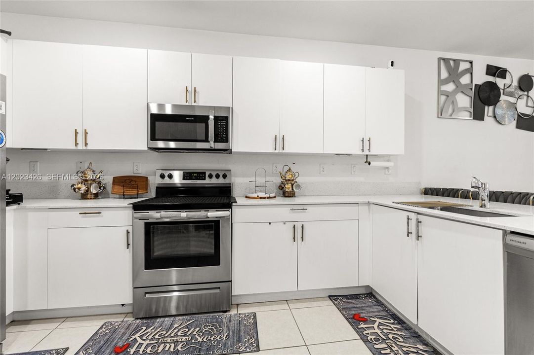 For Sale: $539,980 (4 beds, 2 baths, 1820 Square Feet)