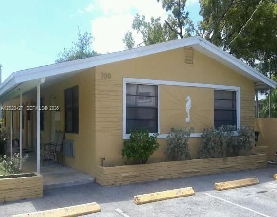 For Rent: $1,350 (0 beds, 1 baths, 2068 Square Feet)