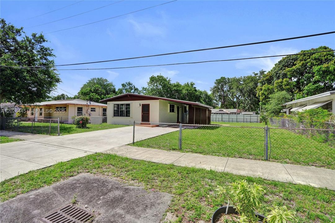 For Sale: $479,000 (3 beds, 1 baths, 1225 Square Feet)
