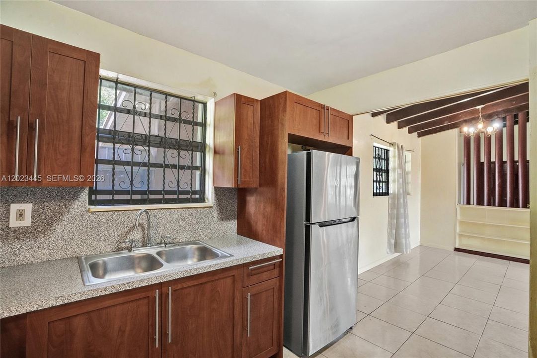 For Sale: $479,000 (3 beds, 1 baths, 1225 Square Feet)