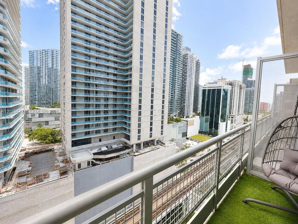 For Sale: $580,000 (2 beds, 2 baths, 1113 Square Feet)