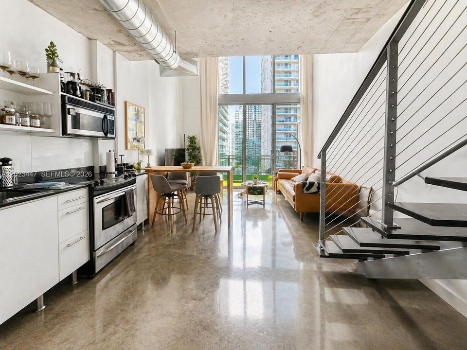 For Sale: $580,000 (2 beds, 2 baths, 1113 Square Feet)