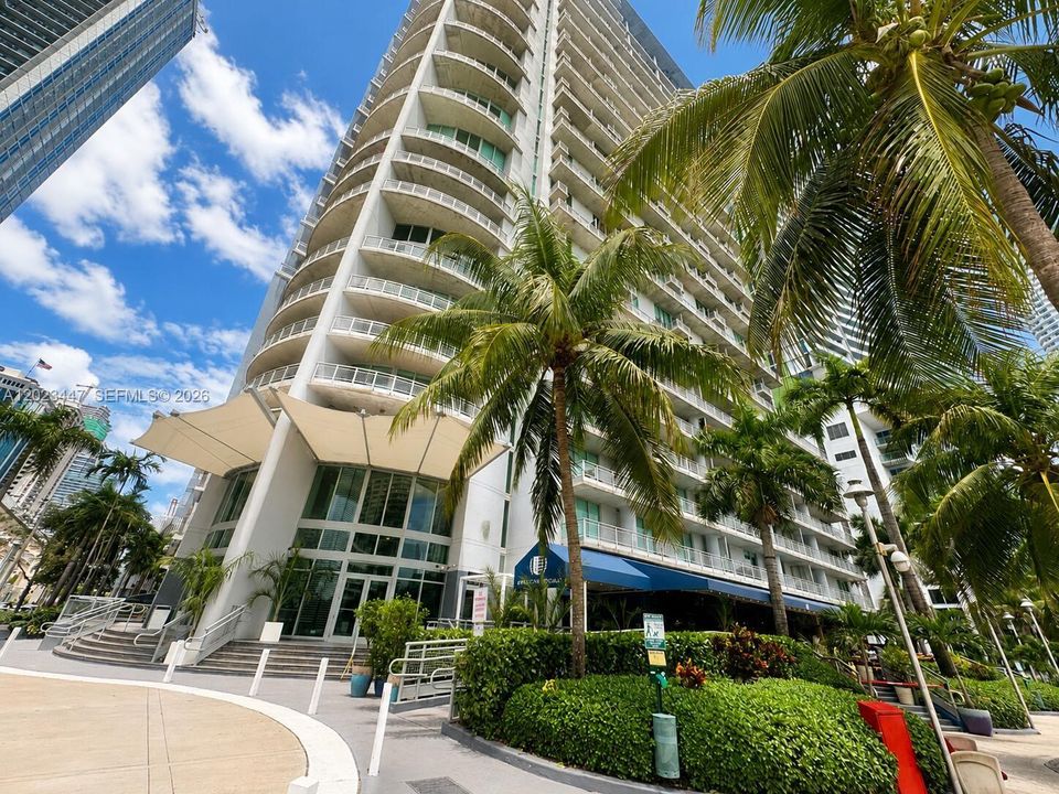For Sale: $580,000 (2 beds, 2 baths, 1113 Square Feet)