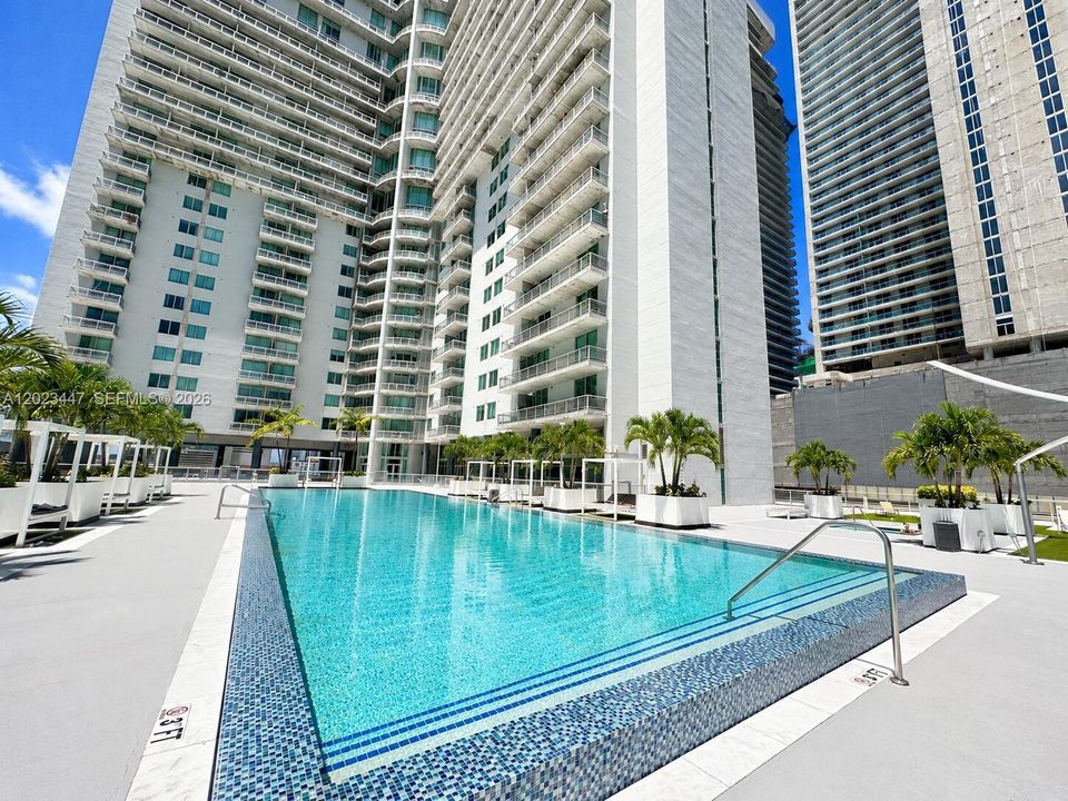 For Sale: $580,000 (2 beds, 2 baths, 1113 Square Feet)