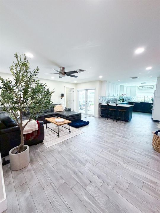 В аренду: $3,250 (2 спален, 2 ванн, 1249 Квадратных фут)