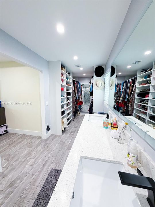 В аренду: $3,250 (2 спален, 2 ванн, 1249 Квадратных фут)