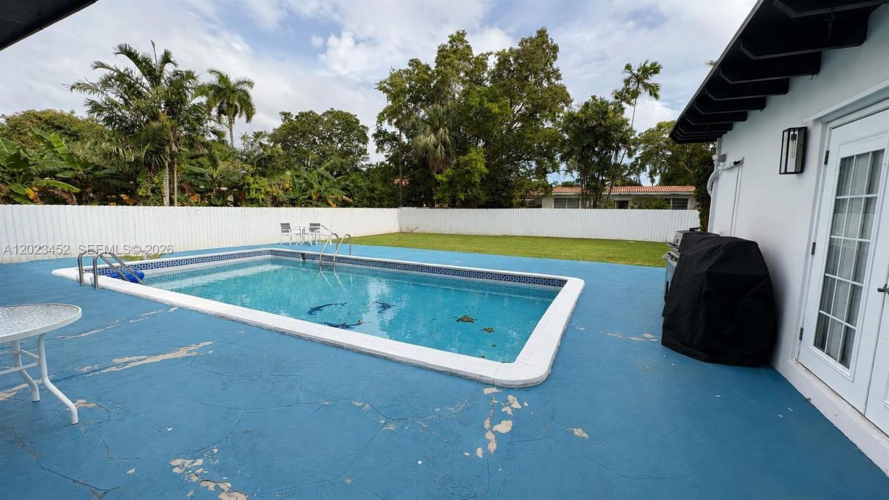 For Sale: $779,000 (5 beds, 3 baths, 2180 Square Feet)