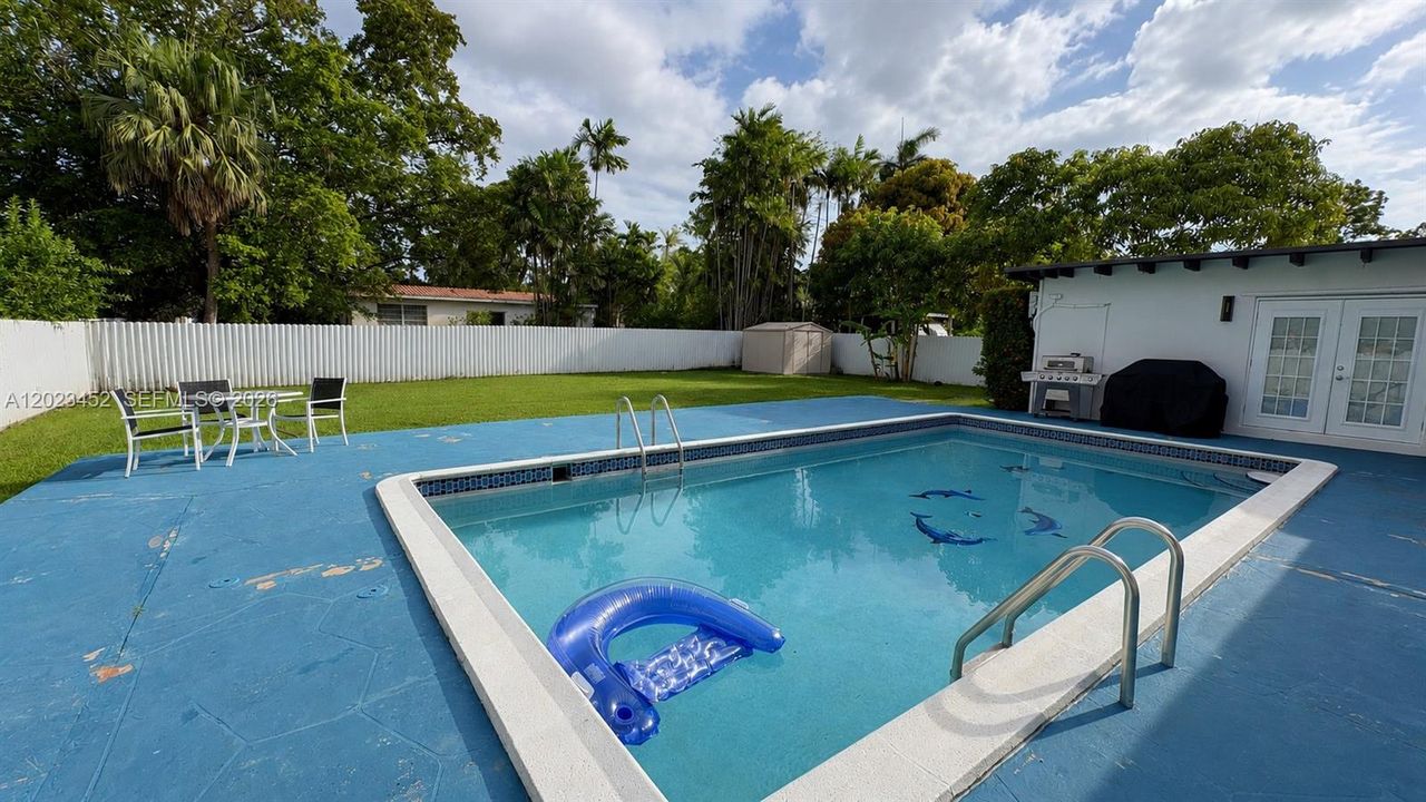 For Sale: $779,000 (5 beds, 3 baths, 2180 Square Feet)