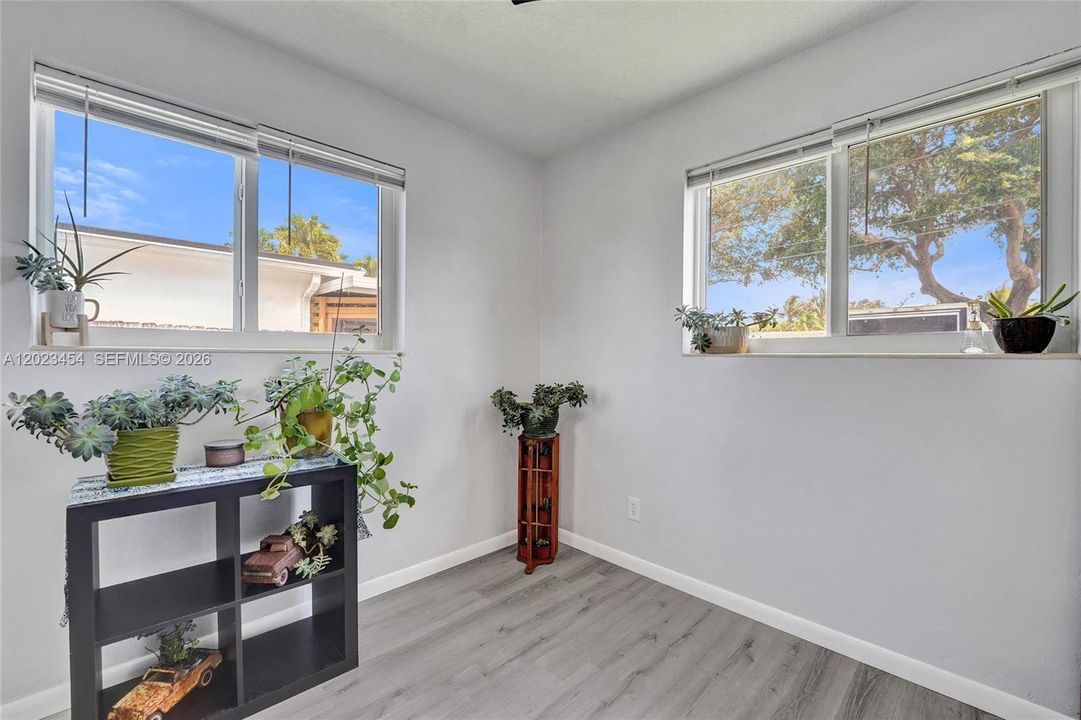 For Sale: $538,000 (2 beds, 2 baths, 1276 Square Feet)