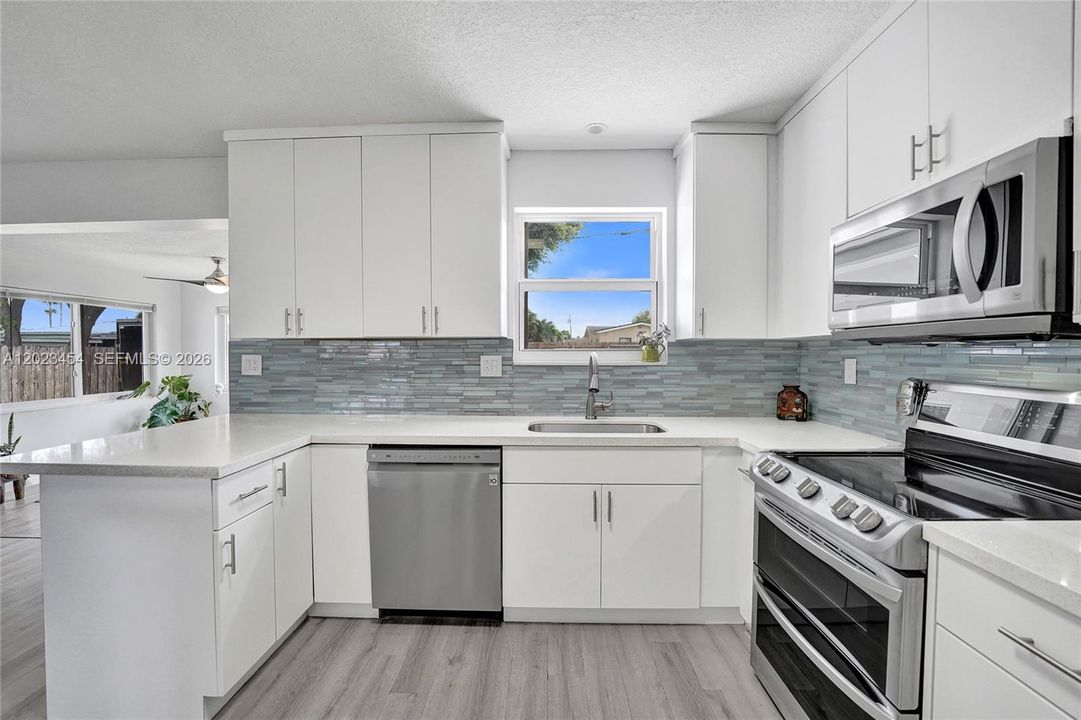 For Sale: $538,000 (2 beds, 2 baths, 1276 Square Feet)
