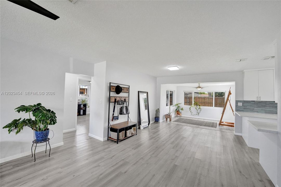 For Sale: $538,000 (2 beds, 2 baths, 1276 Square Feet)