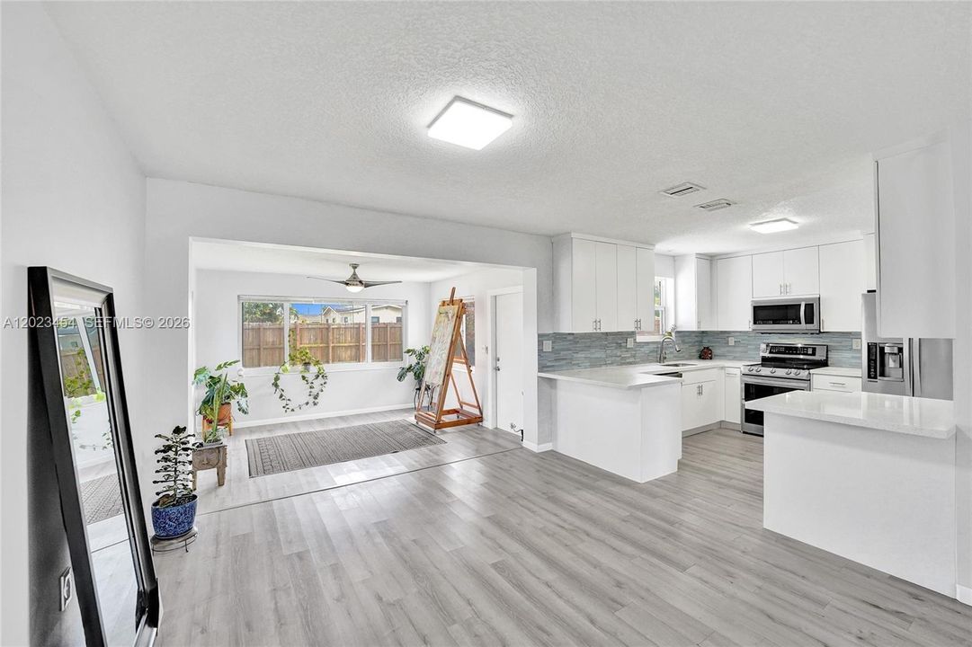 For Sale: $538,000 (2 beds, 2 baths, 1276 Square Feet)
