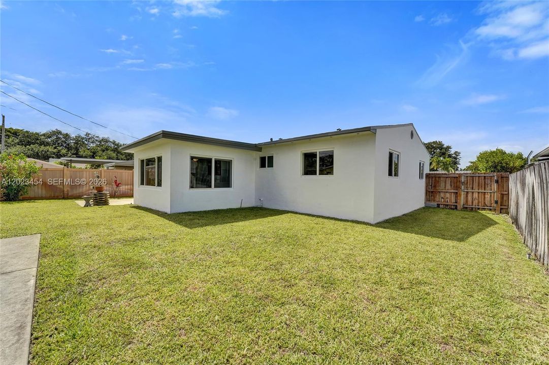For Sale: $538,000 (2 beds, 2 baths, 1276 Square Feet)