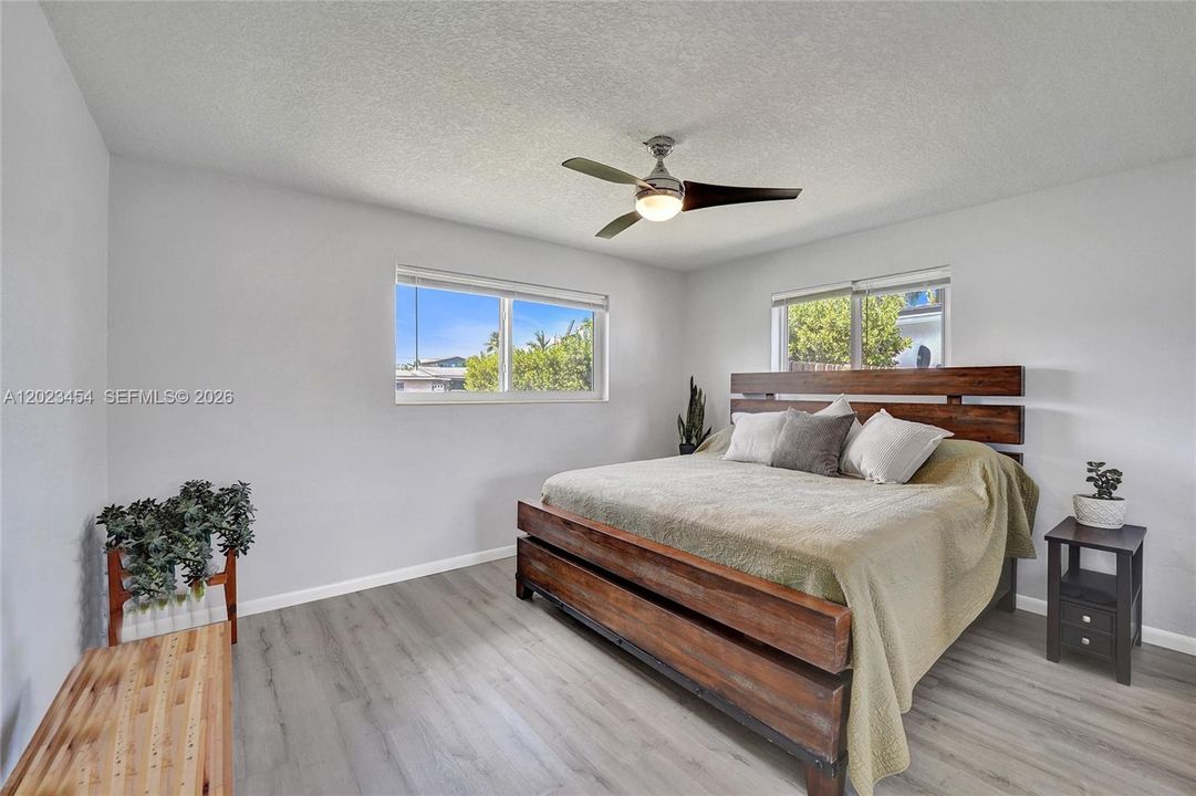 For Sale: $538,000 (2 beds, 2 baths, 1276 Square Feet)