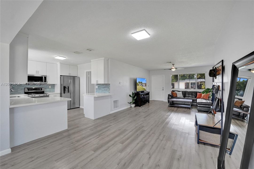 For Sale: $538,000 (2 beds, 2 baths, 1276 Square Feet)