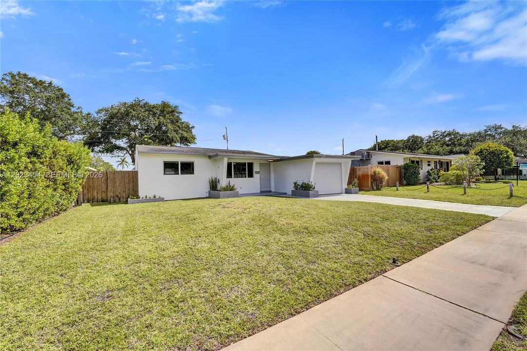For Sale: $538,000 (2 beds, 2 baths, 1276 Square Feet)