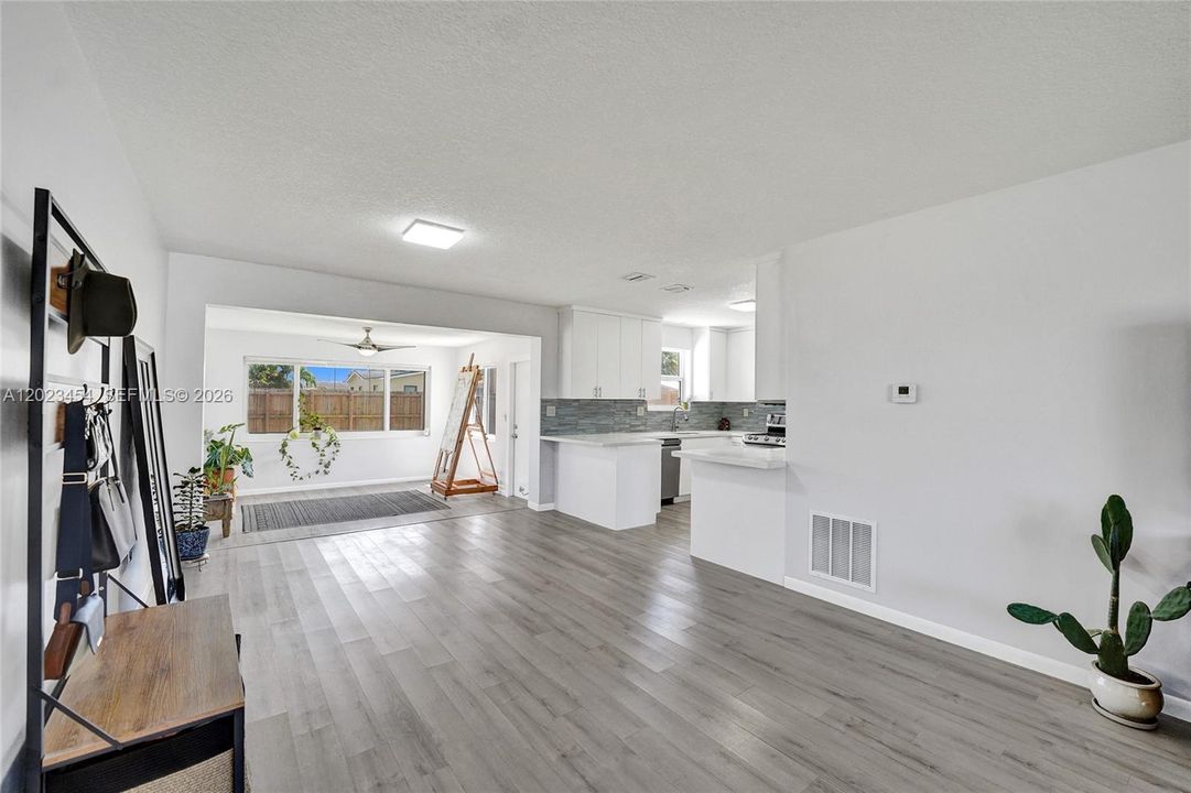 For Sale: $538,000 (2 beds, 2 baths, 1276 Square Feet)