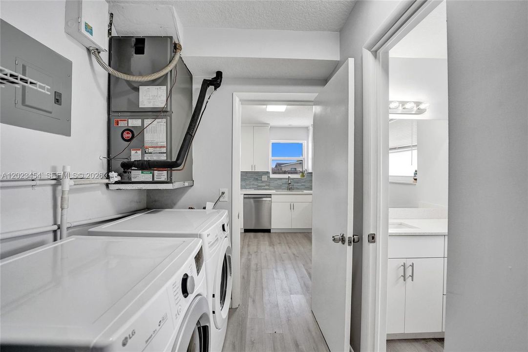 For Sale: $538,000 (2 beds, 2 baths, 1276 Square Feet)