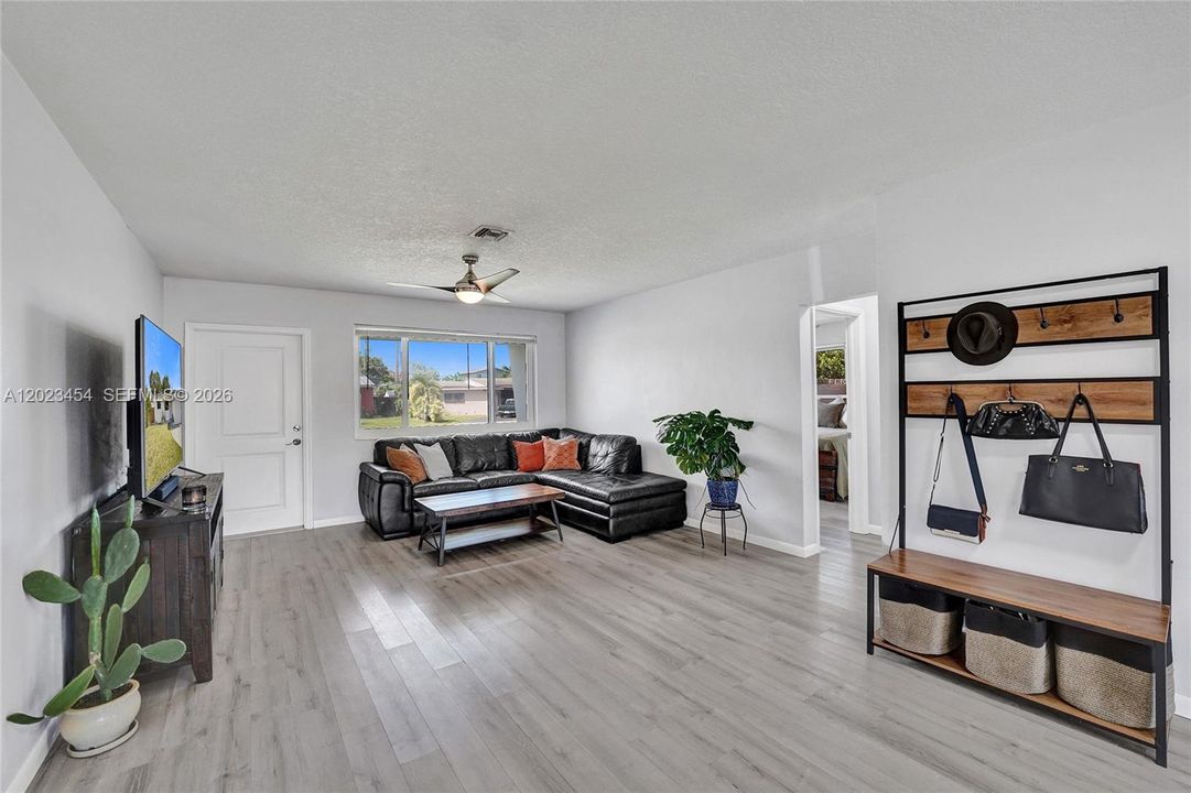 For Sale: $538,000 (2 beds, 2 baths, 1276 Square Feet)