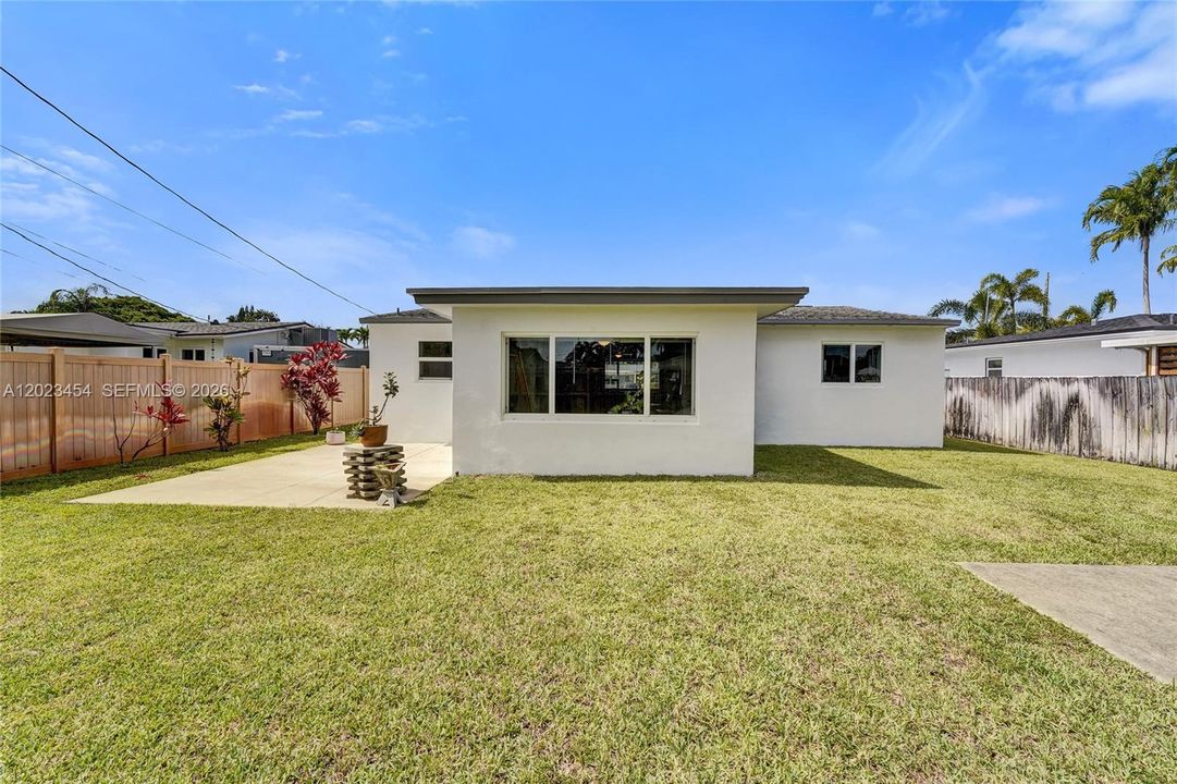 For Sale: $538,000 (2 beds, 2 baths, 1276 Square Feet)